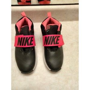 Girls Nike 881941 Team Hustle Basketball Shoes Black & Pink Athletic YS sz 4.5